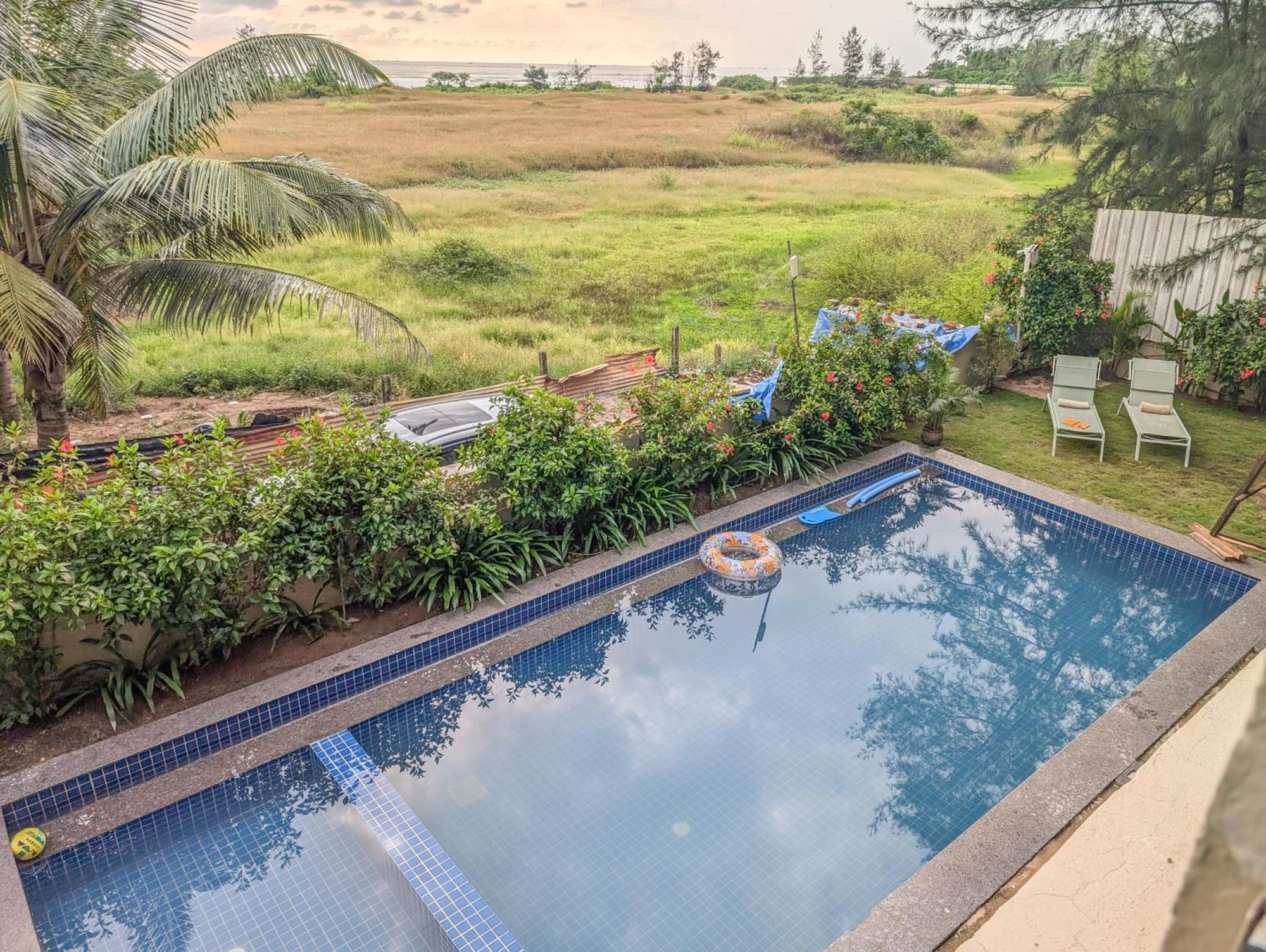 Beach Villa Morjim Exterior foto